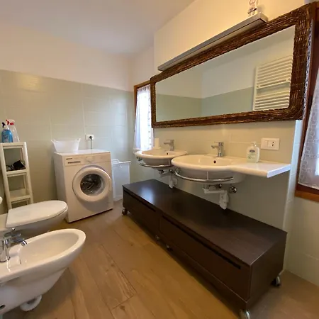 Lejlighed Casa Indipendente Su Due Livelli In Liguria-vista Mare 6-7 Posti Magliolo