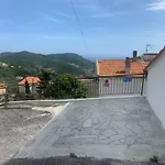 Casa Indipendente Su Due Livelli In Liguria-vista Mare 6-7 Posti