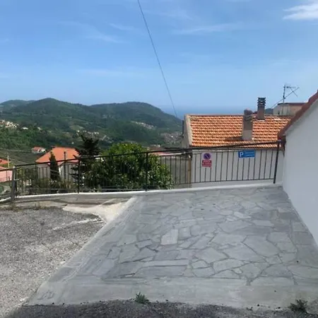Casa Indipendente Su Due Livelli In Liguria-vista Mare 6-7 Posti