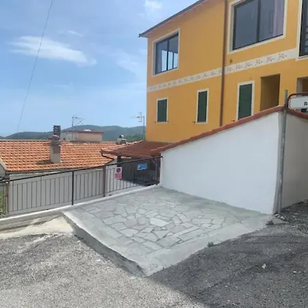 Casa Indipendente Su Due Livelli In Liguria-vista Mare 6-7 Posti Magliolo