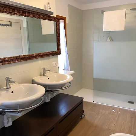 Casa Indipendente Su Due Livelli In Liguria-vista Mare 6-7 Posti