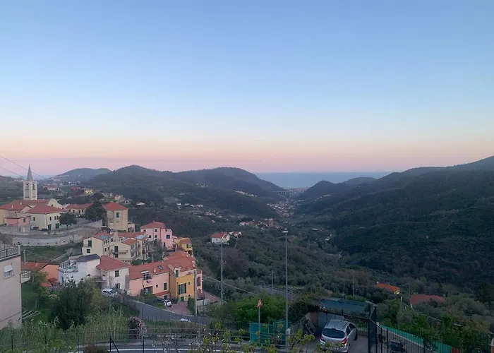 Casa Indipendente Su Due Livelli In Liguria-vista Mare 6-7 Posti *