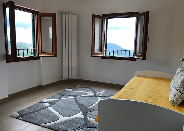 Casa Indipendente Su Due Livelli In Liguria-vista Mare 6-7 Posti