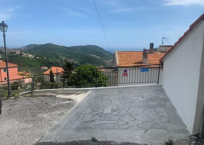 Casa Indipendente Su Due Livelli In Liguria-vista Mare 6-7 Posti