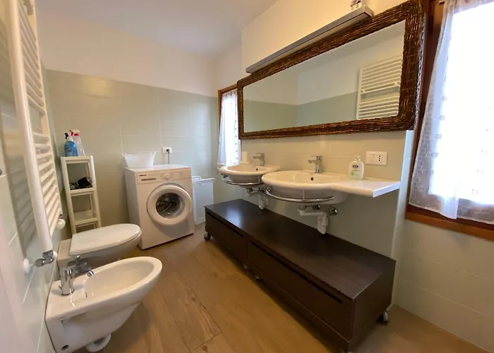 Appartamento Casa Indipendente Su Due Livelli In Liguria-vista Mare 6-7 Posti Magliolo