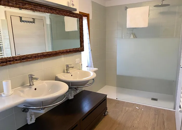 Casa Indipendente Su Due Livelli In Liguria-vista Mare 6-7 Posti