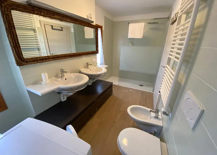 Appartamento Casa Indipendente Su Due Livelli In Liguria-vista Mare 6-7 Posti Magliolo