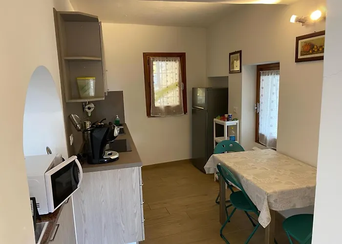 Appartamento Casa Indipendente Su Due Livelli In Liguria-vista Mare 6-7 Posti